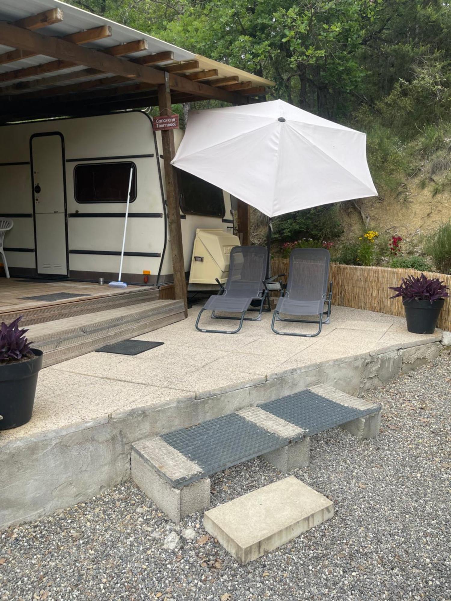 Caravanes De Provence Aiglun  Exterior foto